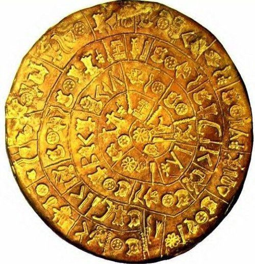 Cho đến nay, việc giải mã đĩa Phaistos vẫn khiến nhiều nhà nghiên cứu cả chuyên nghiệp lần nghiệp dư phải tốn nhiều thời gian và công sức.