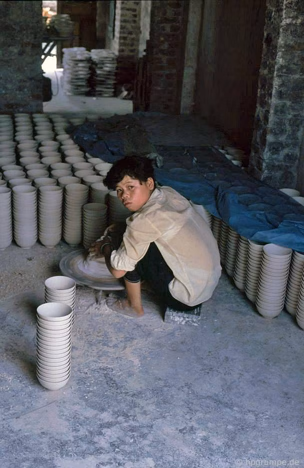 Và cả bằng tay theo lối thủ công.