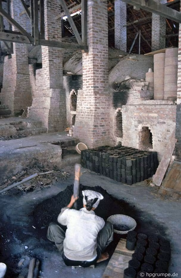 Các lò nung sử dụng than làm nhiên liệu đốt.