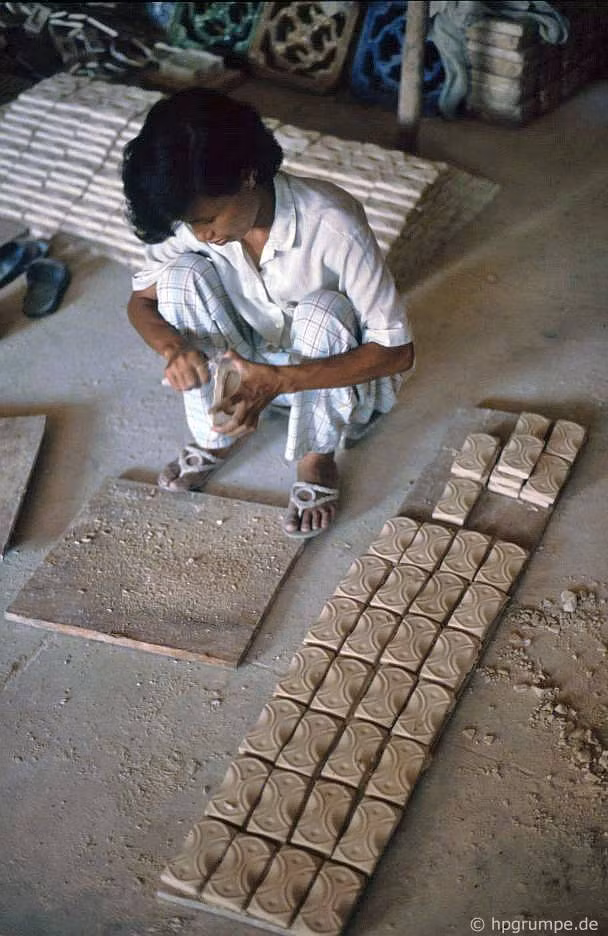 Tạo hình gạch trang trí.