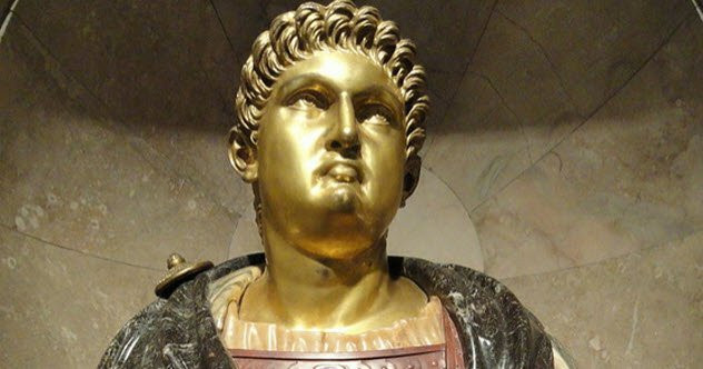 Bằng sự khôn khéo của mình, Nero đã trở thành cánh tay phải của Claudius. Khi vị hoàng đế này chết một cách bí ẩn (mà theo một số giai thoại là bị Nero đầu độc), Nero được truyền ngôi và trở thành bá chủ của người La Mã.