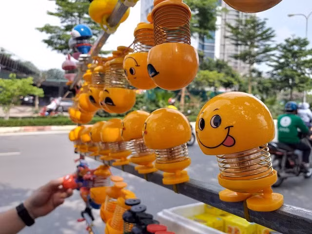 Những chiếc mặt cười "gây sốt" trong thời gian qua.