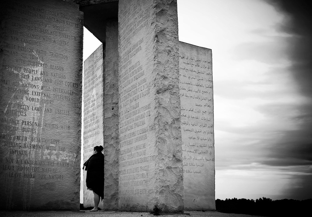 Cho đến nay, một màn sương bí ẩn vẫn bao trùm lên "Bia đá chỉ dẫn Georgia". Hàng năm, có rất nhiều người ghé thăm tấm bia này với hi vọng khám phá ra điều gì đó mới mẻ về “Stonehenge của Mỹ”.