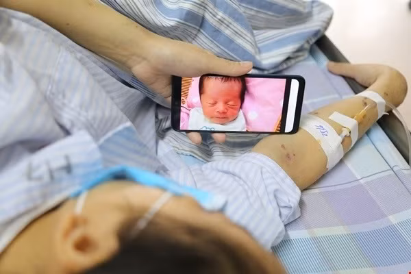 Kỳ diệu mẹ ung thư máu sinh con an toàn Ky dieu me ung thu mau sinh con an toan