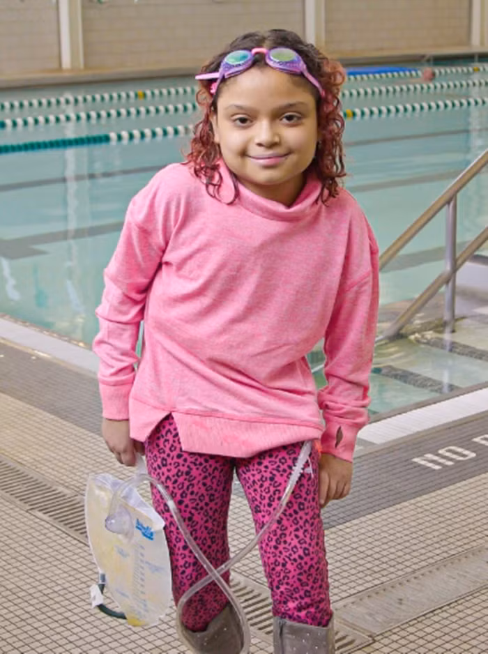 Bị cuốn vào van hút bể bơi, bé gái 5 tuổi hỏng gần hết nội tạng Bi cuon vao van hut be boi, be gai 5 tuoi hong gan het noi tang