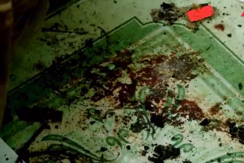 Bo xuong nguoi trong can nha vang chu