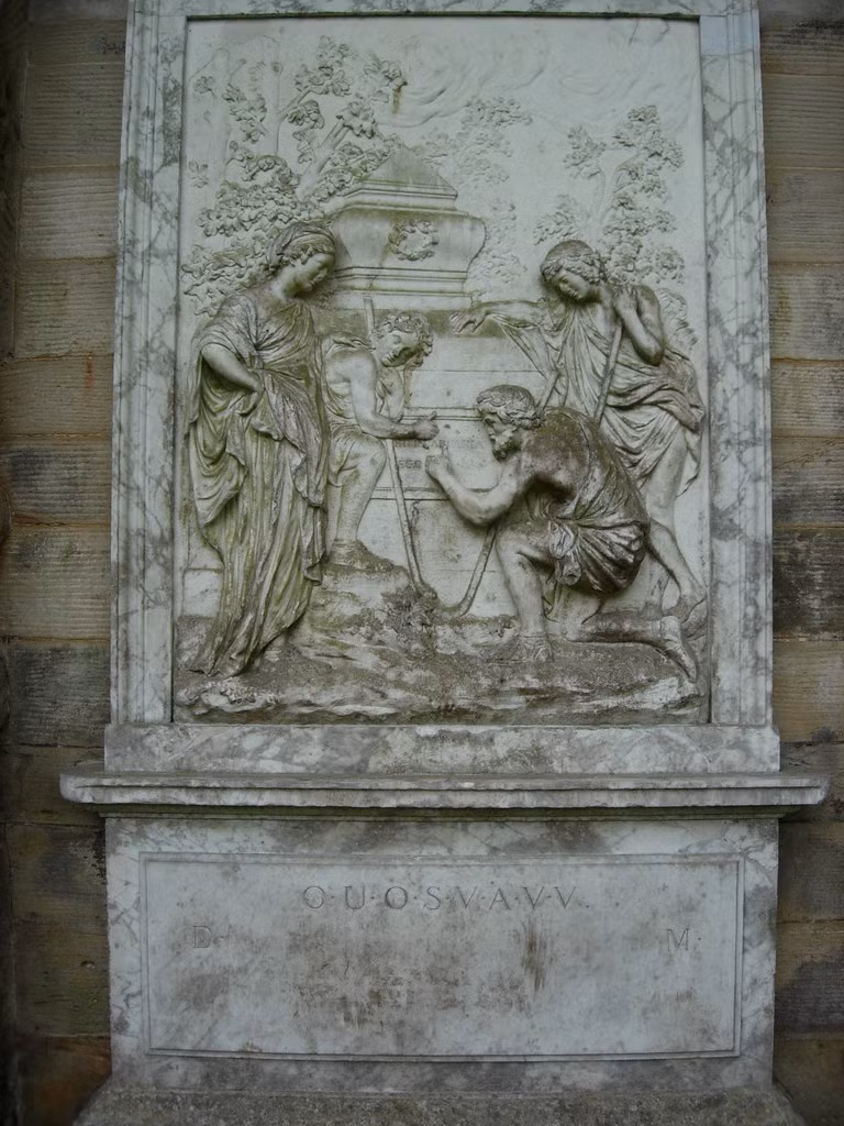 Cũng không loại trừ việc “mật mã” này hoàn toàn vô nghĩa, và chỉ là trò chơi khăm của một ai đó.