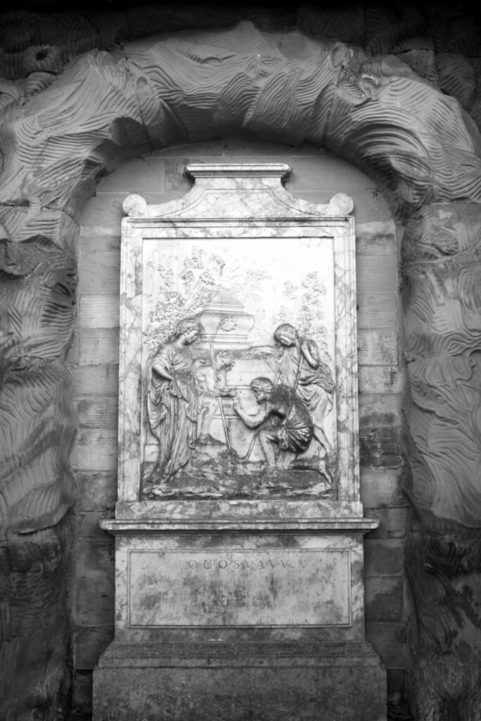 Có ý kiến lại cho rằng mật mã là để che giấu vĩ độ và kinh độ (mã chữ số) của một hòn đảo chôn giấu kho báu mà Đô đốc George Anson là người nắm được vị trí.