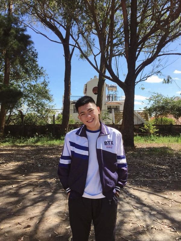 Dang anh em trai, cac co gai ran ran xin ung tuyen lam em dau-Hinh-2