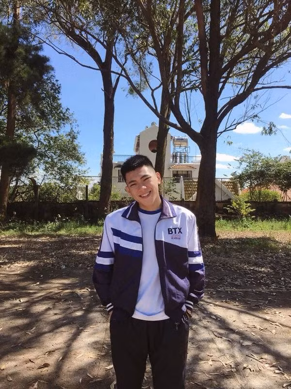 Dang anh em trai, cac co gai ran ran xin ung tuyen lam em dau-Hinh-2