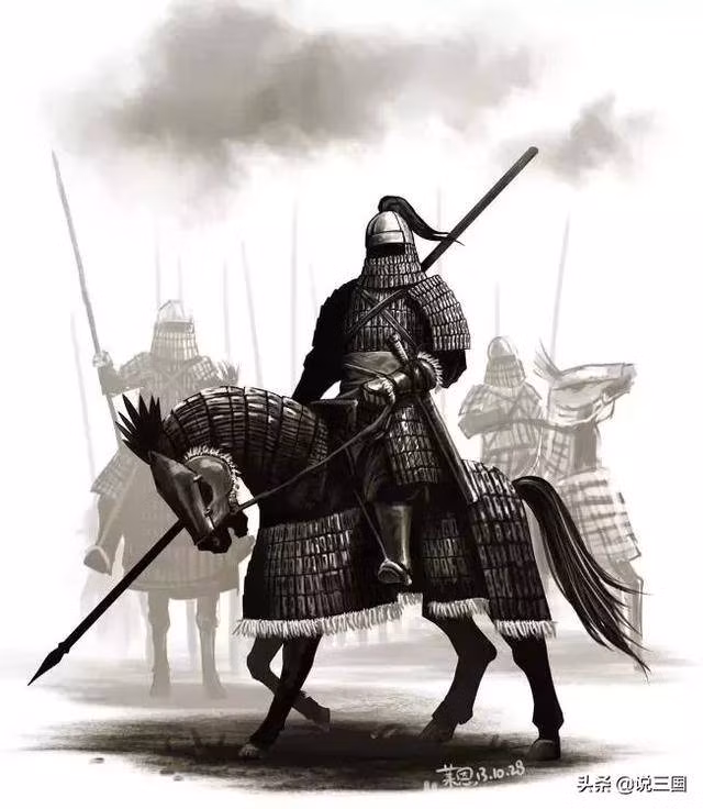 Vũ khí của Thiết Phủ Đồ rất đa dạng. Ngoài một cây thương, họ thường có một chiếc chùy nhỏ, cung tên và đao. Để thực hiện được những nhiệm vụ khác tùy yêu cầu của tình hình thực tế, họ được trang bị cả thang dây, xẻng và rìu.