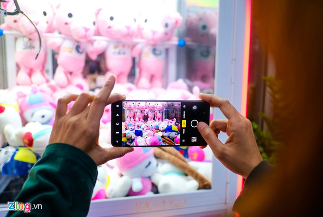 Camera của máy được trang bị chế độ chụp đa dạng như đêm, chuyên gia hay xóa phông… Ảnh cho ra khá chi tiết, màu sắc có phần đậm hơn so với thực tế.