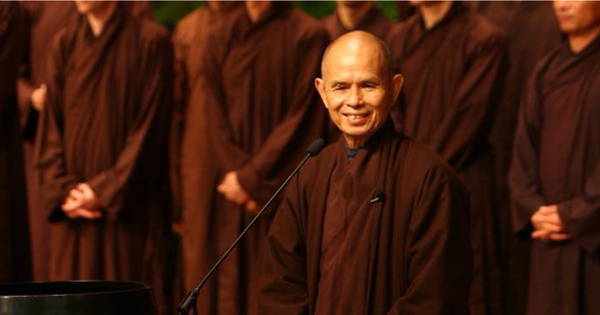 4. "Con người đau khổ vì họ bị mắc kẹt trong quan điểm. Chỉ khi nào chúng ta giải phóng được những quan điểm đó, chúng ta mới tự do và không còn đau khổ".