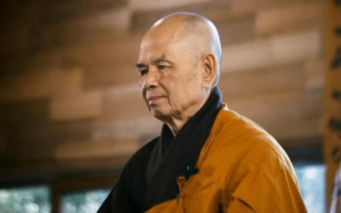 5. "Cuộc sống chỉ hiện hữu ở thực tại. Đó là lý do mà chúng ta nên đi theo cách mà mỗi bước đều mang ta đến thực tại".