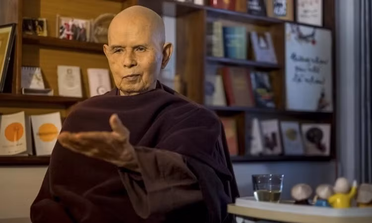 7. “Biết bỏ qua sẽ đem cho ta sự tự do, và tự do chính là điều kiện duy nhất của hạnh phúc”.