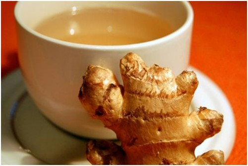 Trà gừng là loại thức uống khá phổ biến, rất có lợi cho sức khỏe và giúp giảm cân nhanh. Uống trà gừng có thể giúp tăng cường các hoạt động trao đổi chất của cơ thể, tăng tỉ lệ đốt cháy chất béo, thúc đẩy quá trình đào thải mỡ thừa ra khỏi cơ thể. Bạn có thể sử dụng trà gừng với mật ong hay chanh đều có tác dụng giảm cân như nhau.