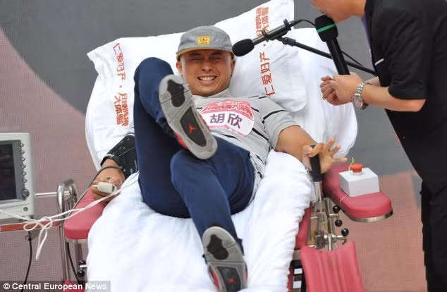 Anh Guang Liao, 29 tuổi chia sẻ: "Tôi đã tò mò và những gì đã trải qua khiến tôi thực sự phải thay đổi thái độ. Những cơn đau đớn vô cùng và tôi không hiểu tại sao vợ mình có thể vượt qua được".