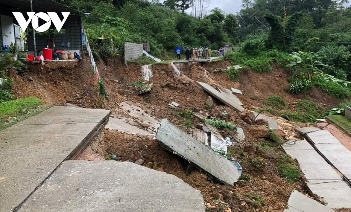 Mưa lớn kéo dài, nhiều nơi ở Lạng Sơn bị ngập sâu, sạt lở Mua lon keo dai, nhieu noi o Lang Son bi ngap sau, sat lo