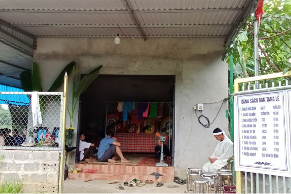 Sạt lở ở Hà Giang: Thắt lòng tấm cáo phó ghi tên 2 mẹ con Sat lo o Ha Giang: That long tam cao pho ghi ten 2 me con