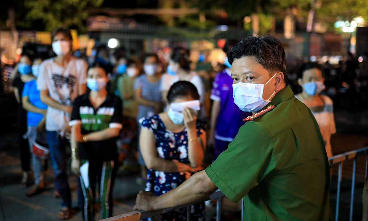 Quận Bình Tân đã thiết lập vùng phong tỏa 14 ngày theo chỉ đạo của UBND TP.HCM đối với khu phố 2, 3, 4 thuộc phường An Lạc.