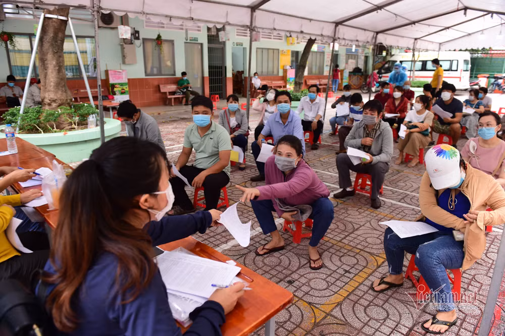 Ngồi giãn cách tối thiểu 1,5 mét