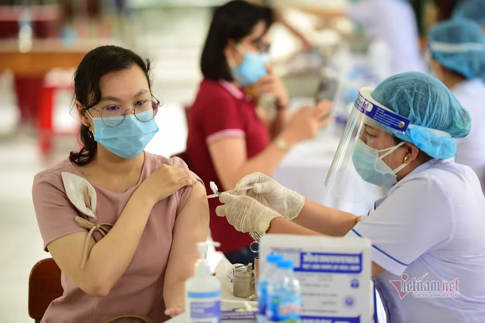 Cô Yến cho biết thêm, cô đã chuẩn bị đầy đủ thuốc uống để đề phòng phản ứng sau tiêm