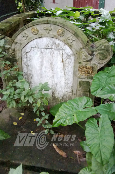 Một ngôi mộ Tàu ở nghĩa địa trên đường Hoàng Hoa Thám.