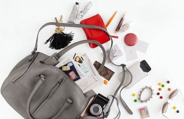 10 do vat chi em thuong de trong tui xach gay can tro tai loc-Hinh-3