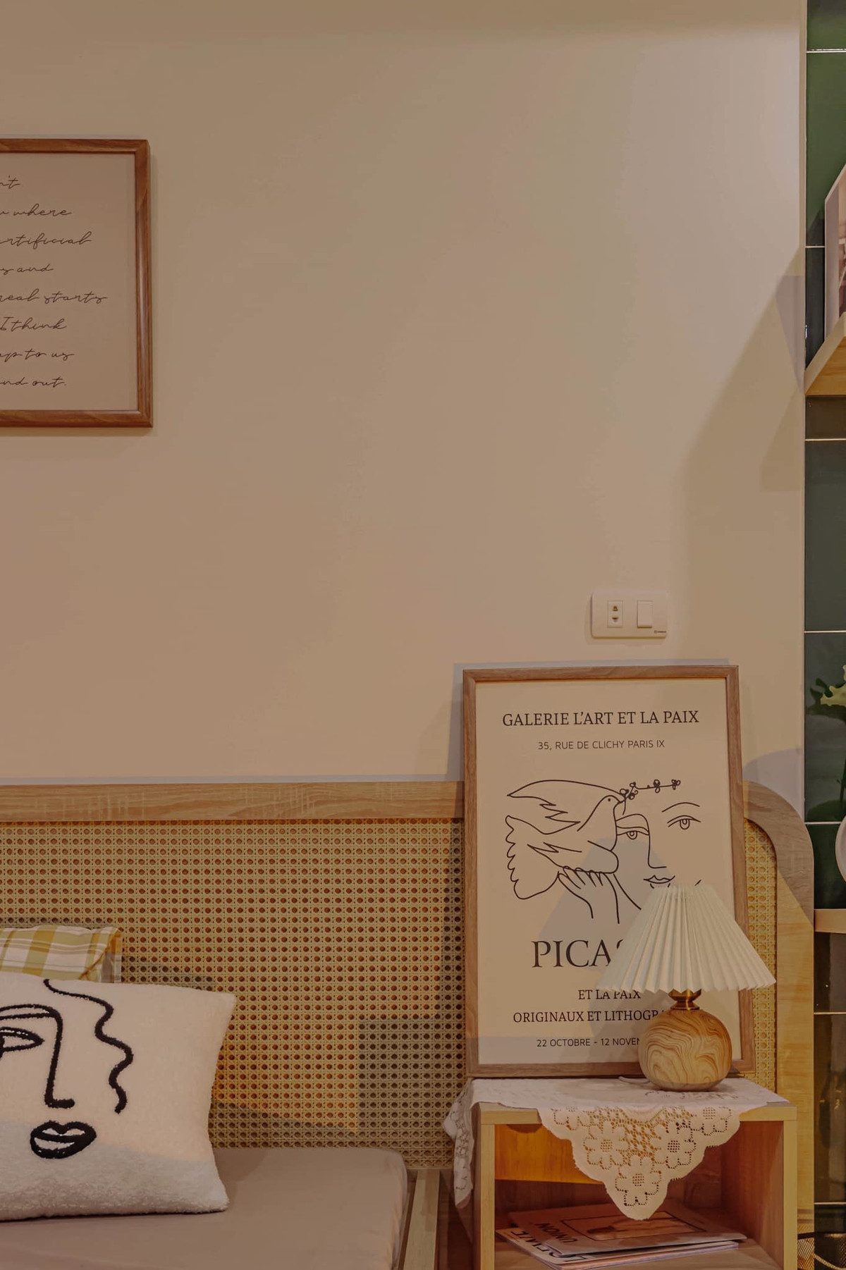 Khong gian song ngap mau cam chay va xanh reu day lang man cua vo chong tre-Hinh-21