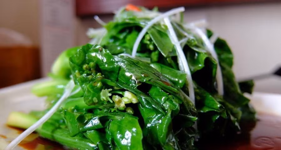 Cach xao rau muong dung chuan xanh gion-Hinh-2