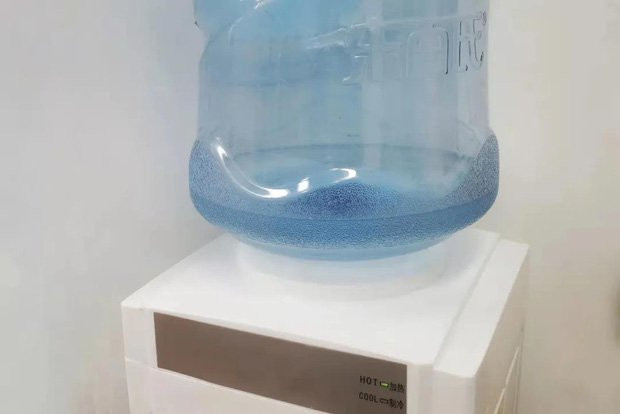 5 loại nước uống thường xuyên có thể gây ngộ độc, tạo sỏi, sinh bệnh - Hình 4 5 loai nuoc uong thuong xuyen co the gay ngo doc, tao soi, sinh benh-Hinh-4