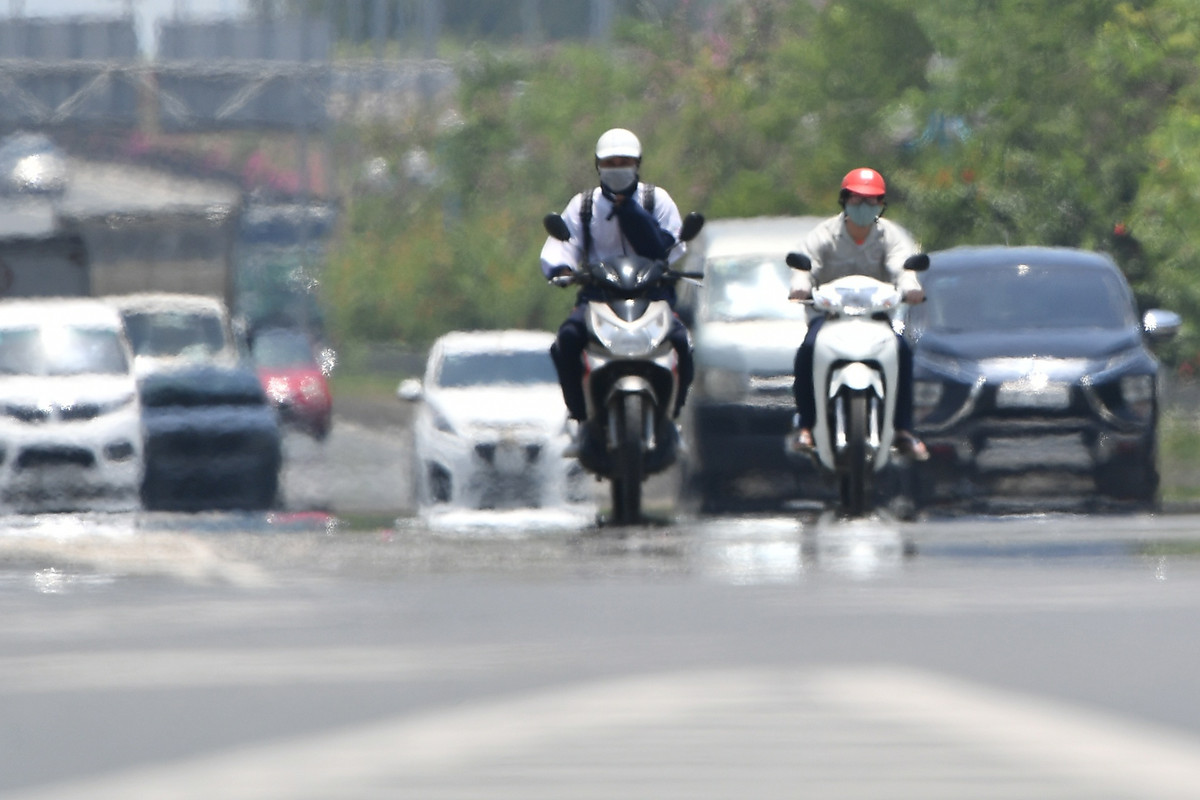 Mien Bac sap nang nong dien rong, Ha Noi 36 do C