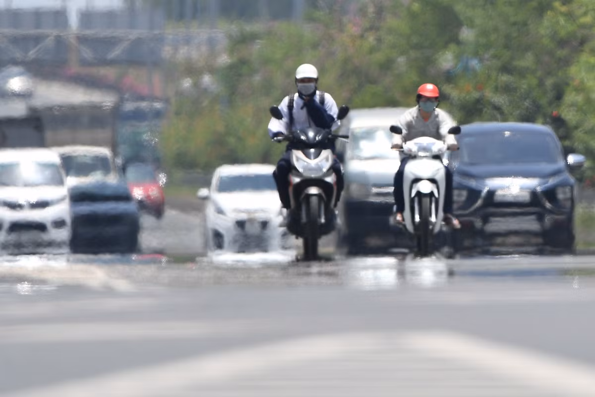 Mien Bac sap nang nong dien rong, Ha Noi 36 do C