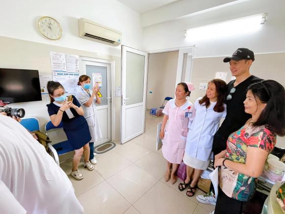 Vao vien tham Hung Dung... Van Lam lai tro thanh tam diem chu y-Hinh-5