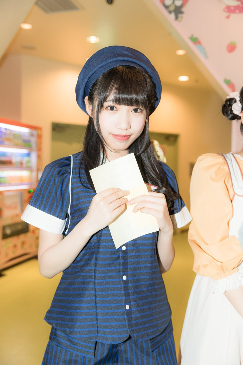 Doi tu tai tieng cua ca si Nhat lo anh qua dem voi 2 sao nam-Hinh-2