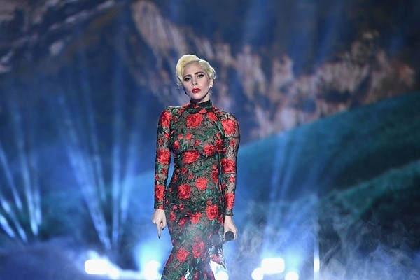 Sao Hollywood chi 28 ty mua xe cho cho, gan 18 ty lam bon cau-Hinh-3