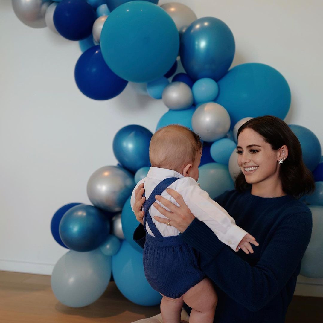 Cuoc song xa hoa cua con gai ong chu hang may tinh Dell-Hinh-4