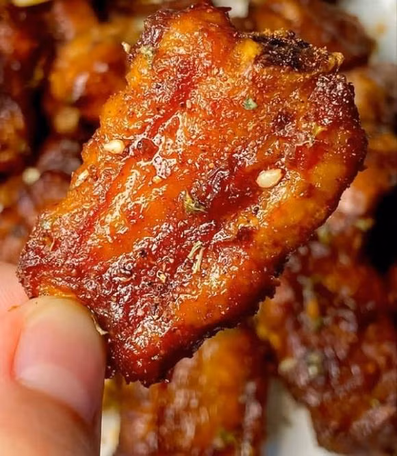 Khi uop suon nuong, de khong bi kho nen cho mot qua trung