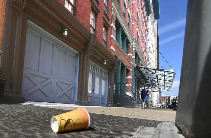 Khong don rac truoc nha, Taylor Swift bi phat hon 3000 USD