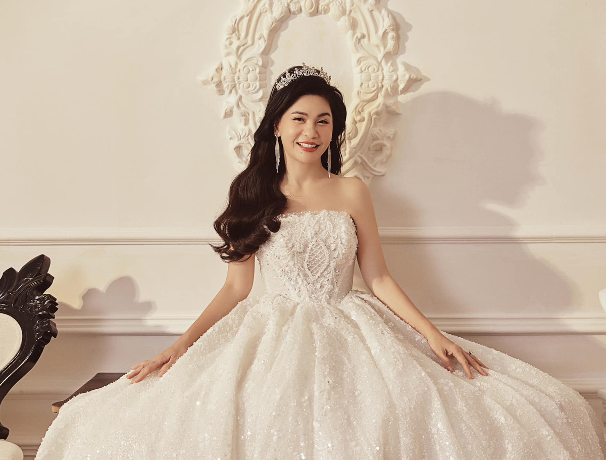 Cat Phuong hoa co dau xinh dep, he lo thoi diem cong khai ban trai