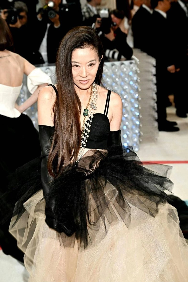 Ngoai hinh nuot na den kho tin o do tuoi U80 cua “nu hoang vay cuoi“-Hinh-4