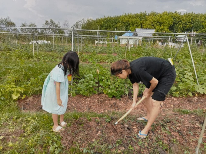 Hoa hau dong con nhat showbiz tung ban di biet thu 100 ty-Hinh-11