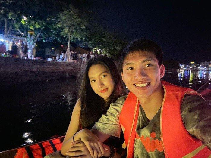 Doan Hai My dua ban trai cung di du lich voi gia dinh