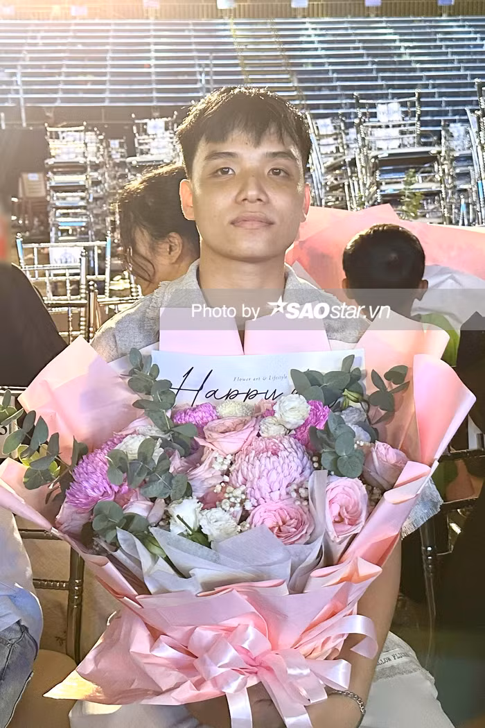 Binh An dong vien ban trai Y Nhi: 'Toi hieu cam giac cua ban'