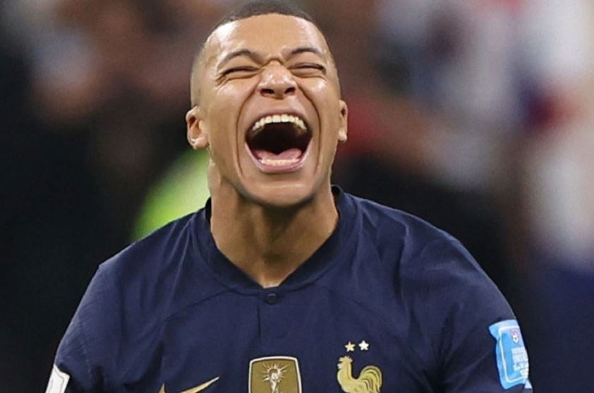 PSG do loi cho Benzema khi sap mat trang Mbappe