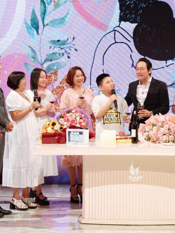 NSƯT Hoàng Hải hiếm hoi cùng vợ xuất hiện trên sóng truyền hình - Hình 5 NSUT Hoang Hai hiem hoi cung vo xuat hien tren song truyen hinh-Hinh-5