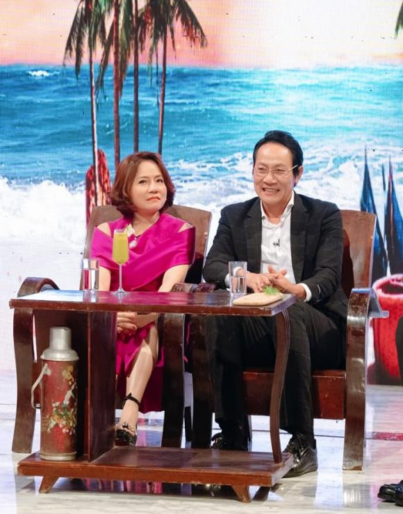NSƯT Hoàng Hải hiếm hoi cùng vợ xuất hiện trên sóng truyền hình - Hình 3 NSUT Hoang Hai hiem hoi cung vo xuat hien tren song truyen hinh-Hinh-3