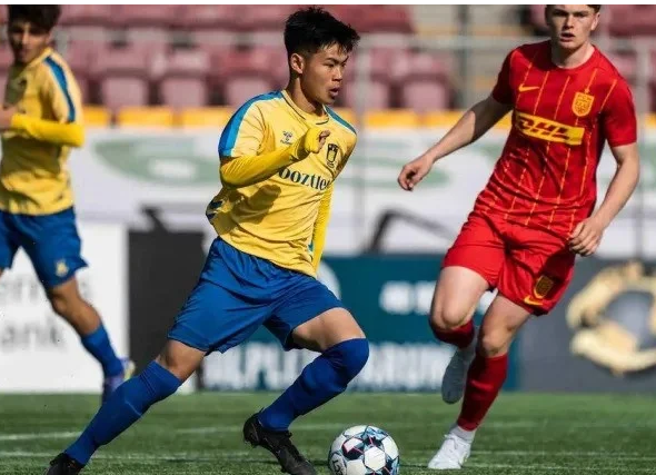 Hau ve Viet kieu uoc mo khoac ao doi tuyen Viet Nam