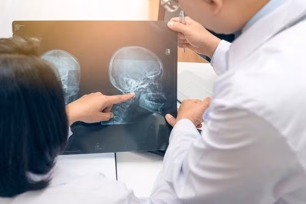 Khi ung thu phat trien tai vung dau - co, co the se phat ra 4 tin hieu dien hinh sau-Hinh-2