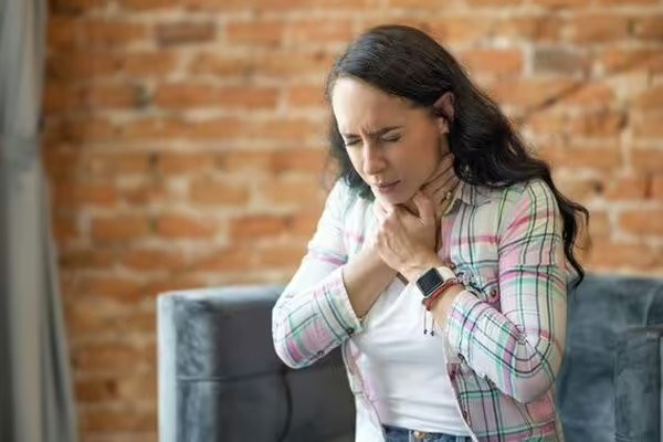 Khi ung thư phát triển tại vùng đầu - cổ, cơ thể sẽ phát ra 4 tín hiệu điển hình sau Khi ung thu phat trien tai vung dau - co, co the se phat ra 4 tin hieu dien hinh sau